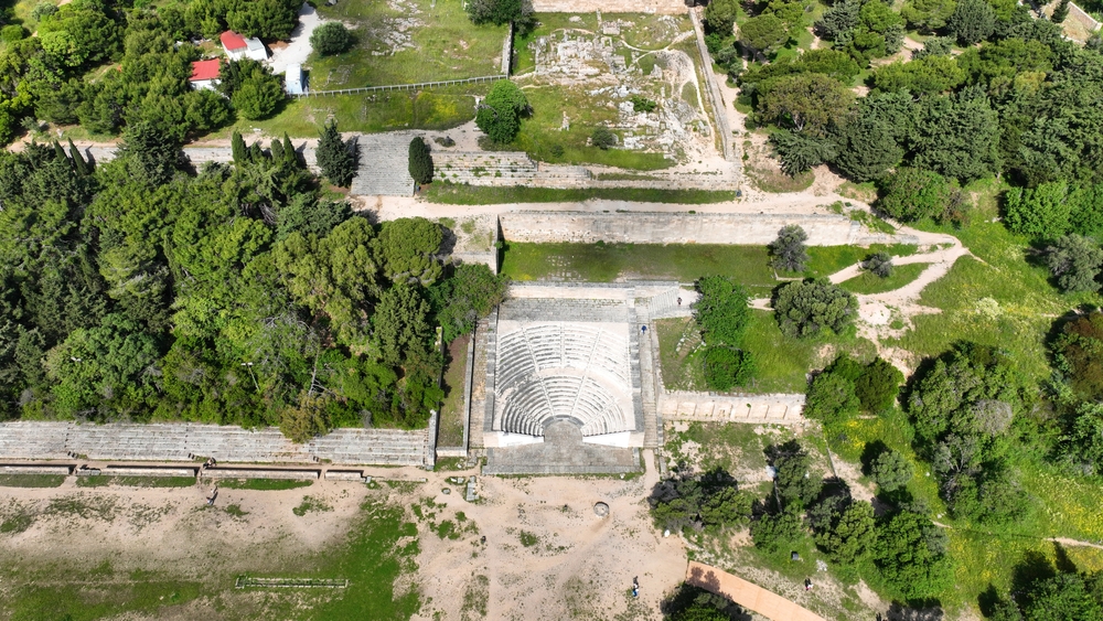 Die Akropolis auf dem Monte Smith in Rhodos-Stadt mit Theater und Stadion aus der Luft