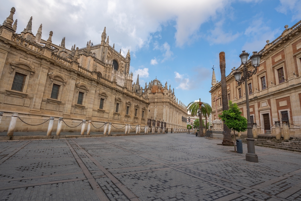 Die Kathedrale und das Archivo General de Indias in Sevilla