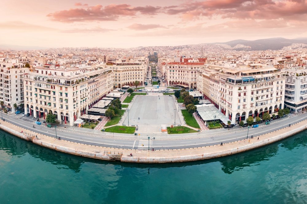 Der Aristotelous-Platz in Thessaloniki mit Blick hinunter zum Meer