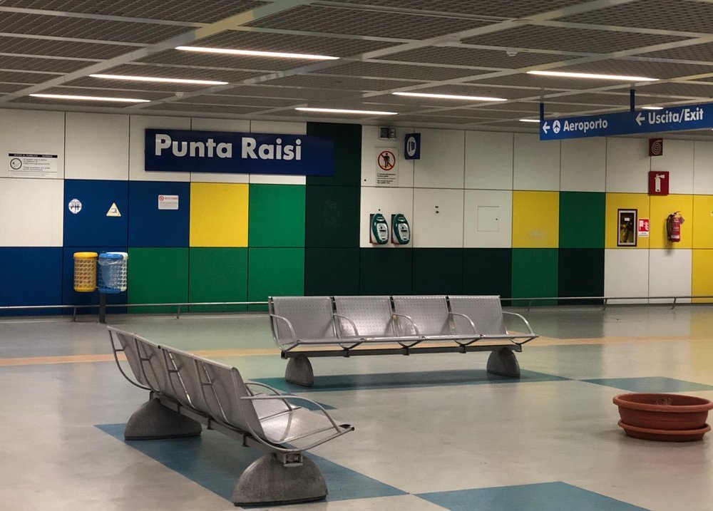 Der Bahnhof Punta Raisi am Flughafen Palermo