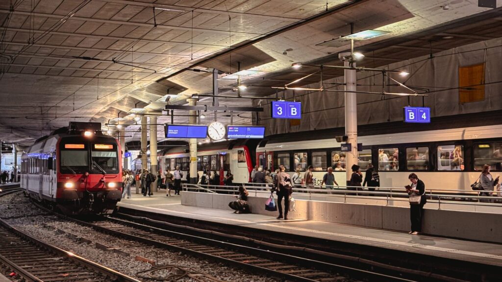 Der Bahnhof unter dem Airport Center am Flughafen Zürich