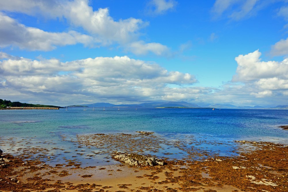 Blick über die Broadford Bay bei Broadford auf der Isle of Skye