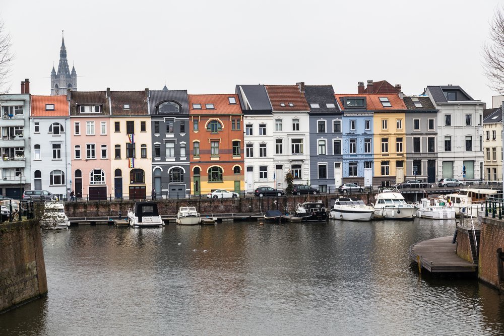 Bunte Häuser an der Nieuwbrugkaai und Portus Ganda