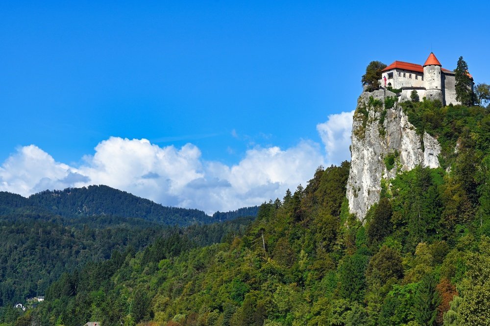 Die Burg von Bled auf dem Felsen 130 Meter über dem Bleder See