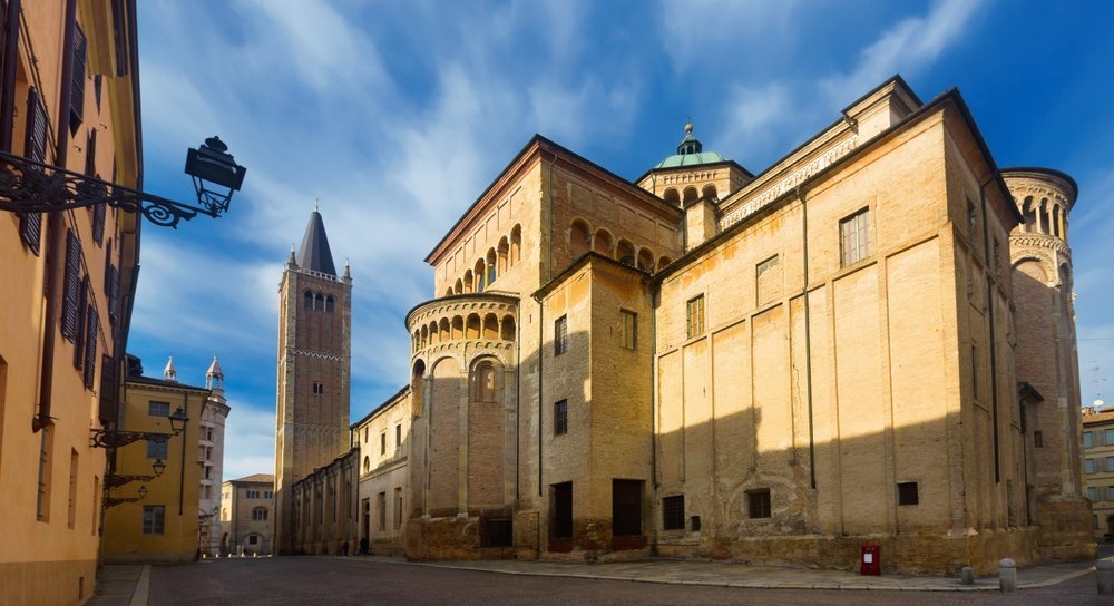 Der Dom und das achteckige Baptisterium an der Piazza del Duomo in Parma