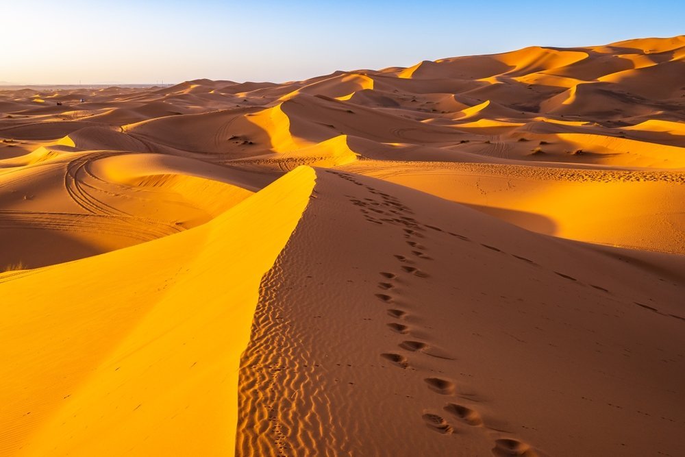 Die Dünen des Erg Chebbi bei Sonnenuntergang nahe Merzouga in der Sahara