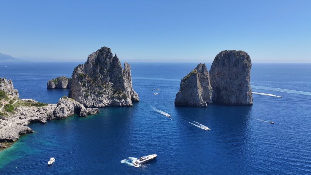 Die Faraglioni-Felsen vor Capri