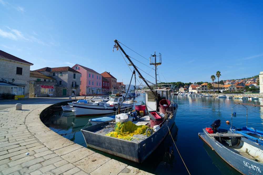 Fischerboote am Kai in Stari Grad auf Hvar