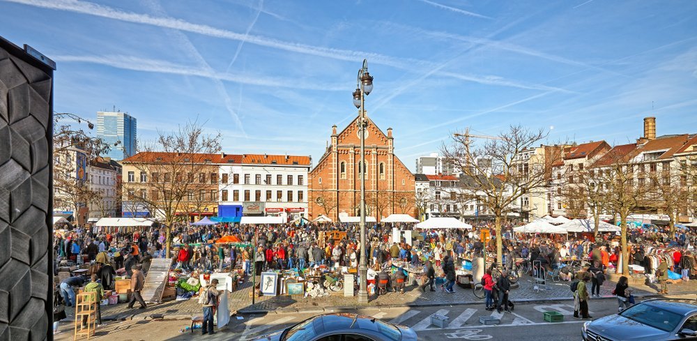 Der Flohmarkt auf der Place du Jeu de Balle im Viertel Marolles in Brüssel