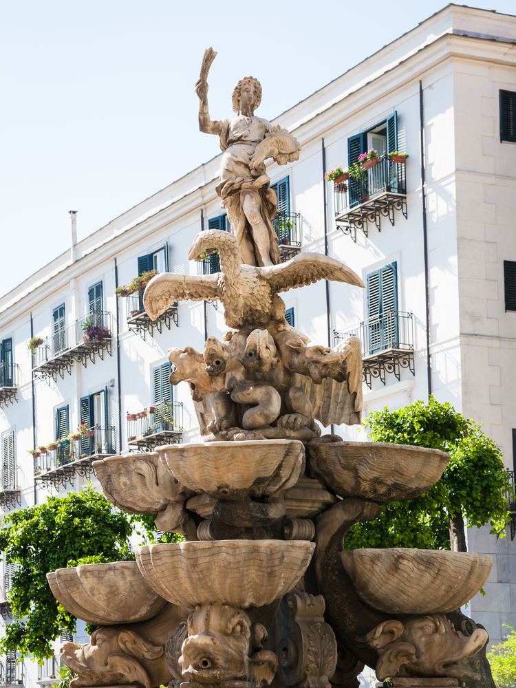Die Fontana del Garraffo an der Piazza Marina in der Kalsa in Palermo