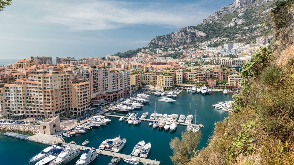 Fontvieille mit dem Jachthafen von oben in Monaco