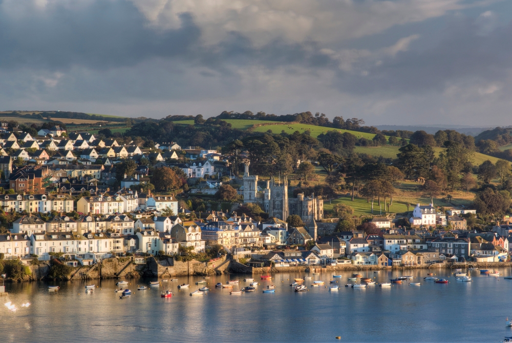 Fowey und der Hafen von Polruan aus gesehen in Cornwall
