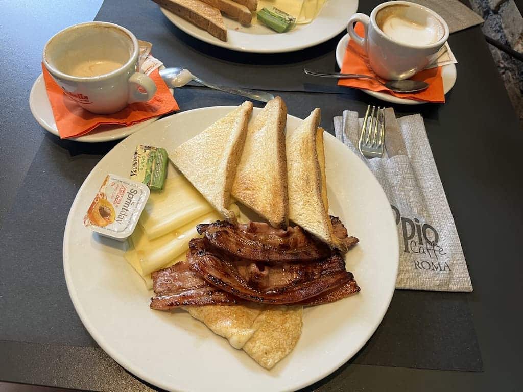 Frühstück im Colosseum Corner