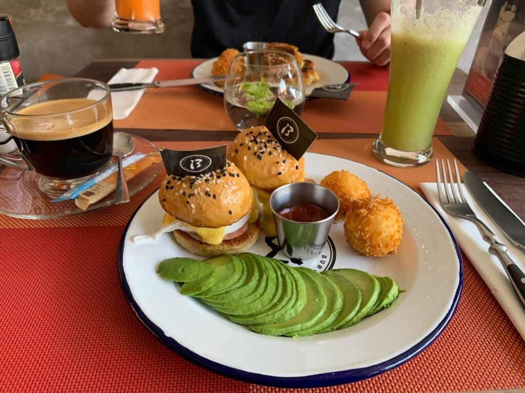 Frühstück im Thalassa Hotel