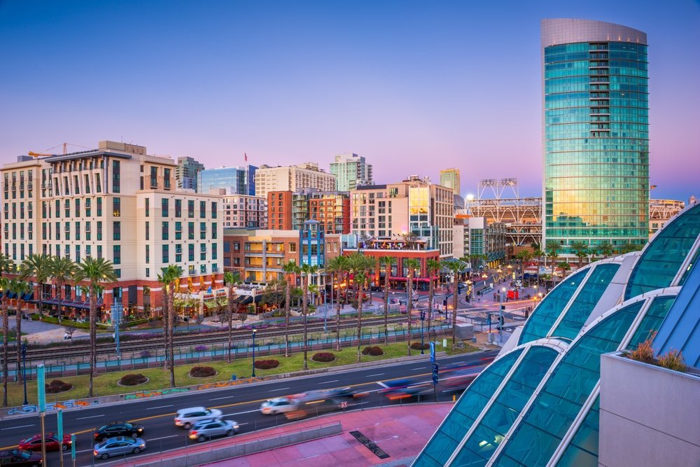Gaslamp Quarter in Downtown San Diego in der Abenddämmerung