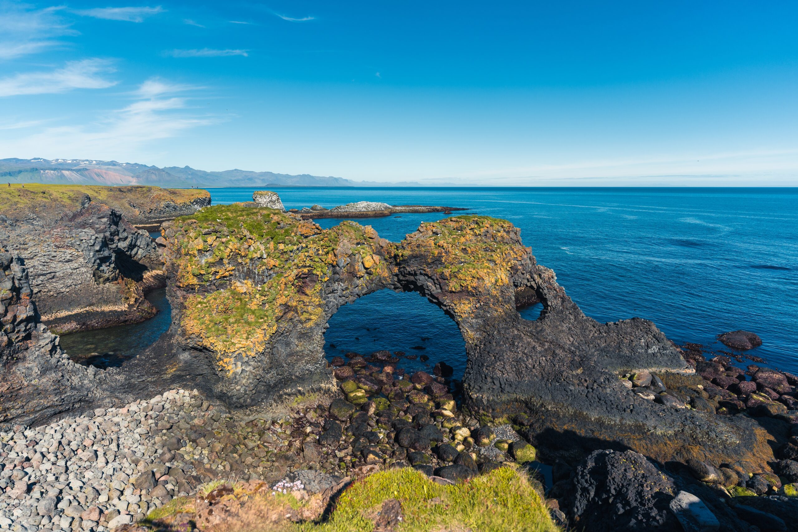 Der Felsbogen Gatklettur bei Arnarstapi auf Snæfellsnes