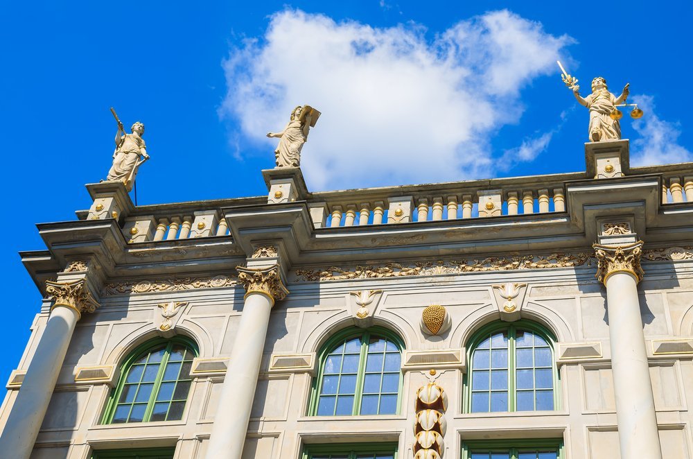 Das Goldene Tor bei Sonnenschein und blauem Himmel