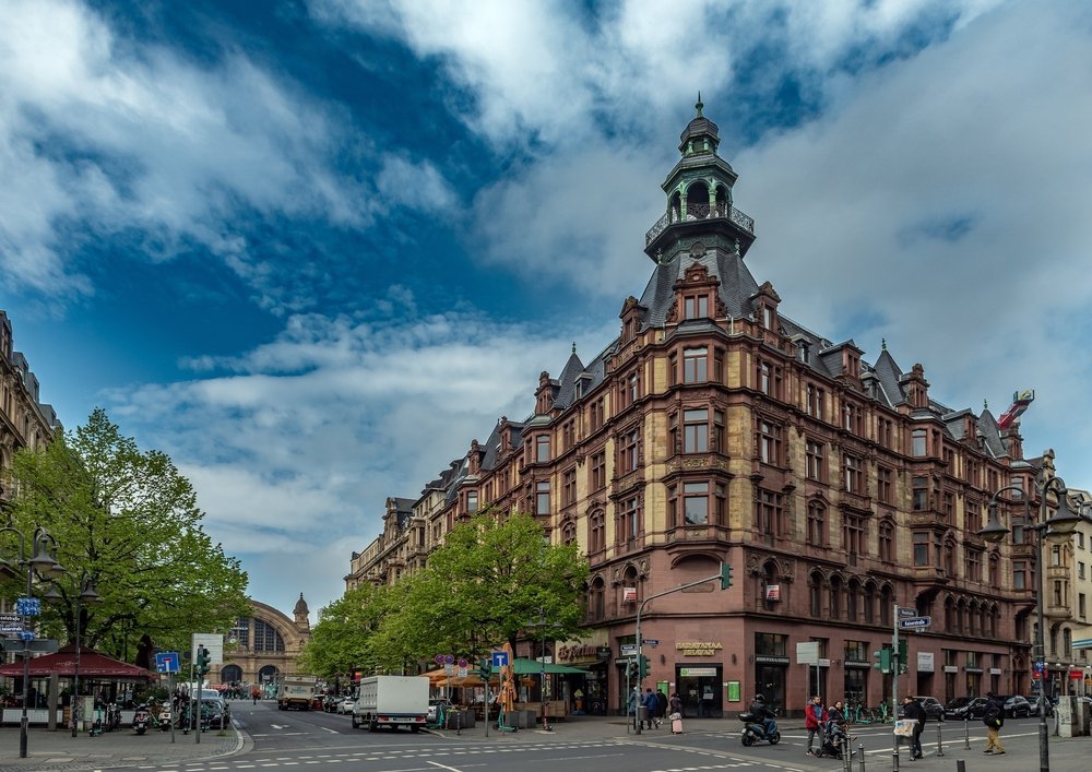 Gründerzeitgebäude entlang der Kaiserstraße im Frankfurter Bahnhofsviertel