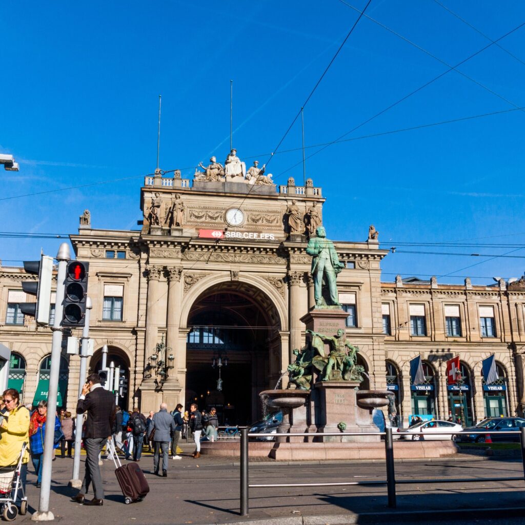 Der Hauptbahnhof Zürich HB