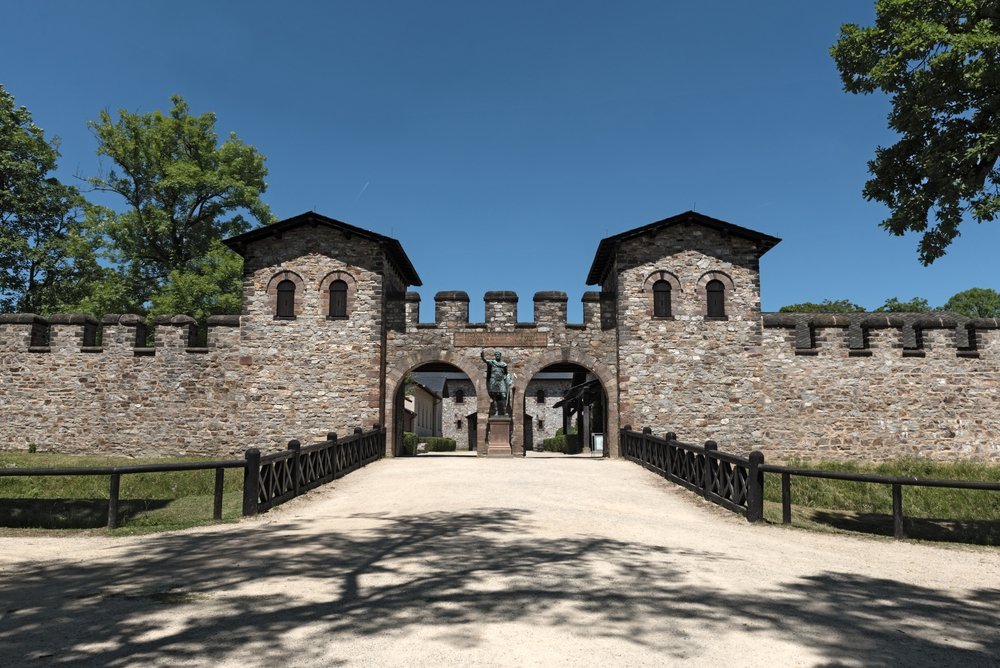 Das Haupttor des Römerkastells Saalburg bei Bad Homburg
