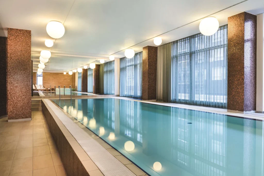 Innenpool im Adina Apartment Hotel Copenhagen
