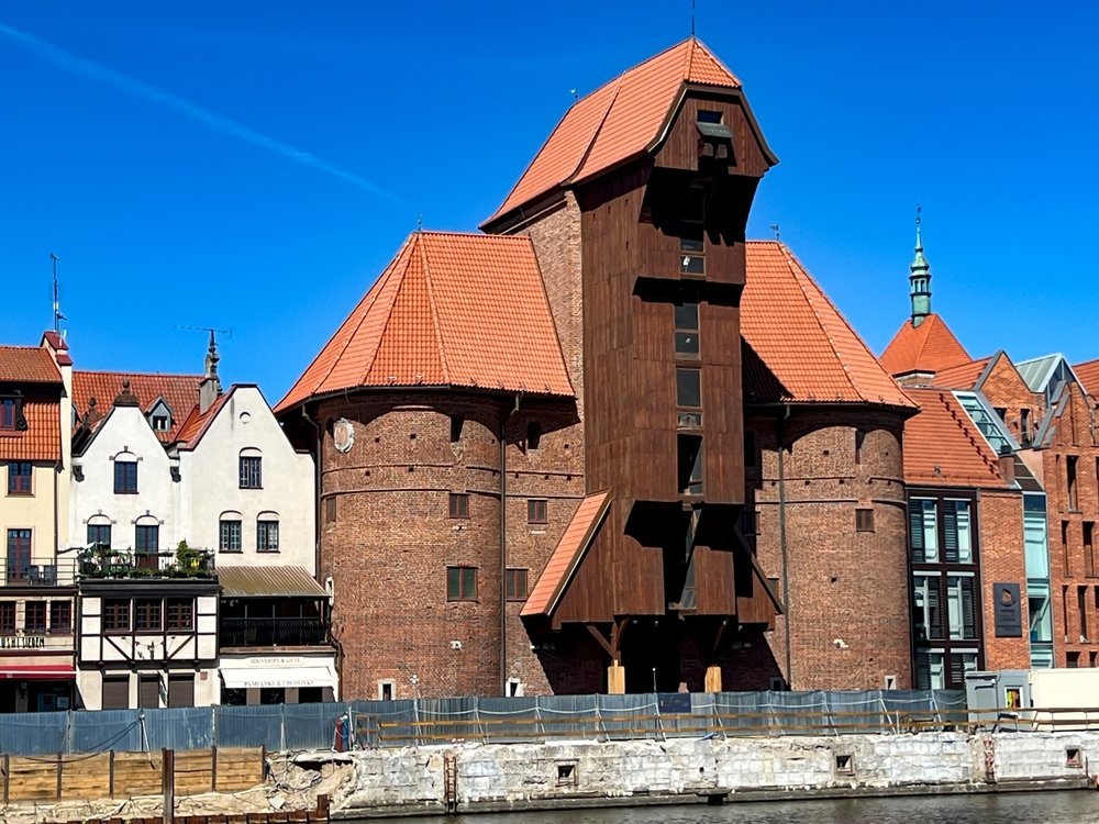 Der Kai an der Motława mit dem Krantor