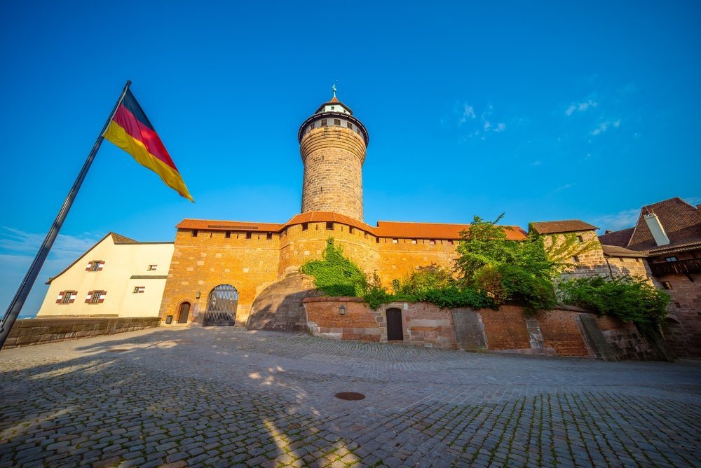 Die Kaiserburg mit dem Sinwellturm über Sebald in Nürnberg