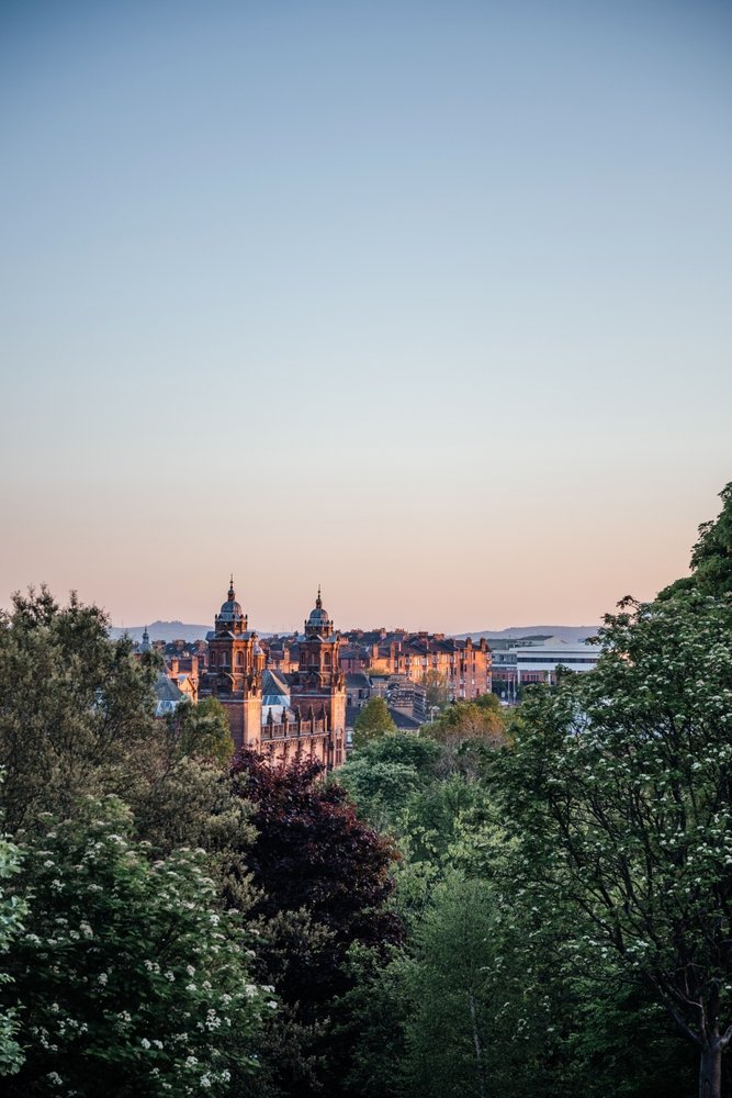 Kelvingrove Art Gallery and Museum bei Sonnenuntergang im West End von Glasgow