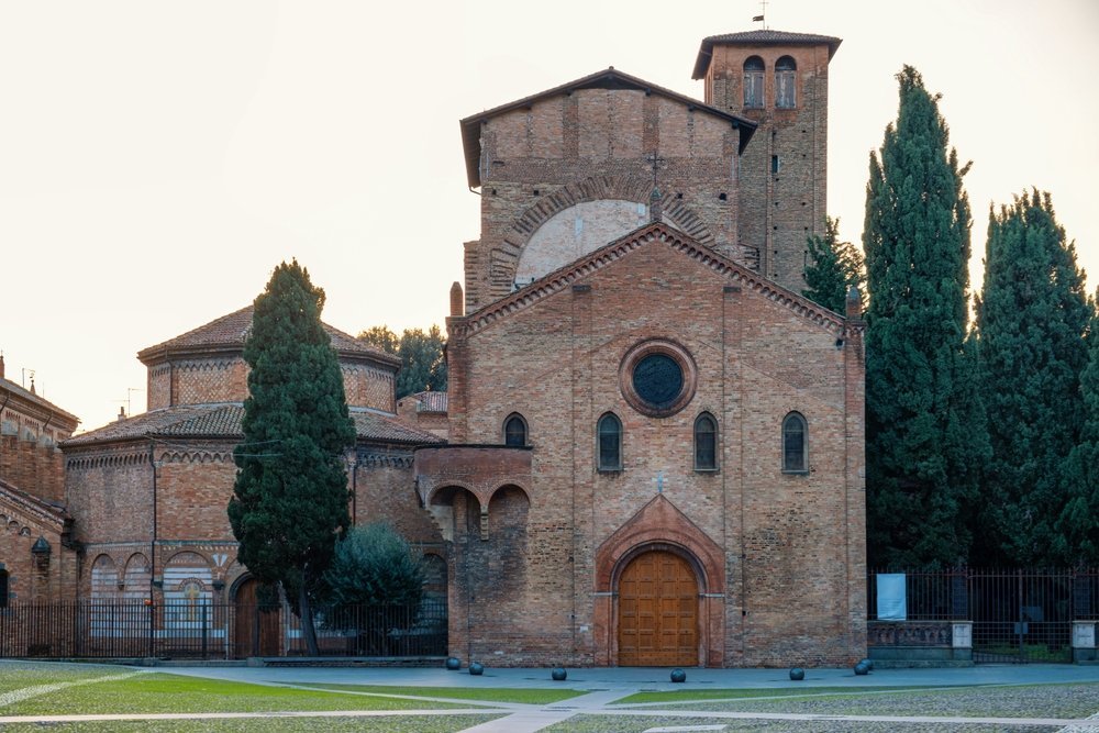Der Kirchenkomplex Santo Stefano mit den Sieben Kirchen an der Piazza Santo Stefano in Bologna