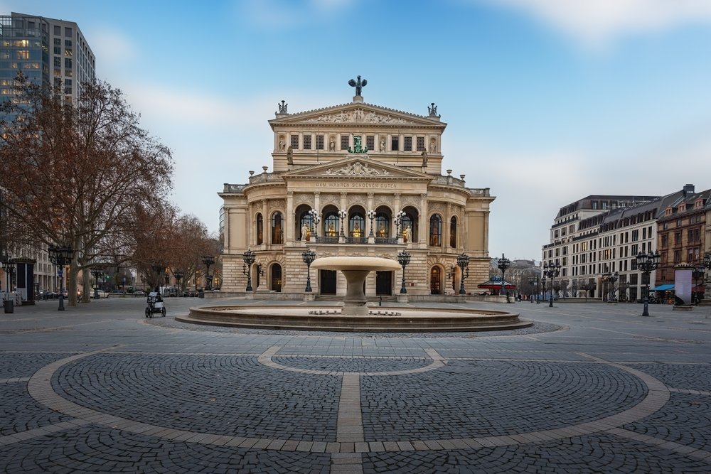 Das Konzerthaus Alte Oper am Opernplatz in Frankfurt