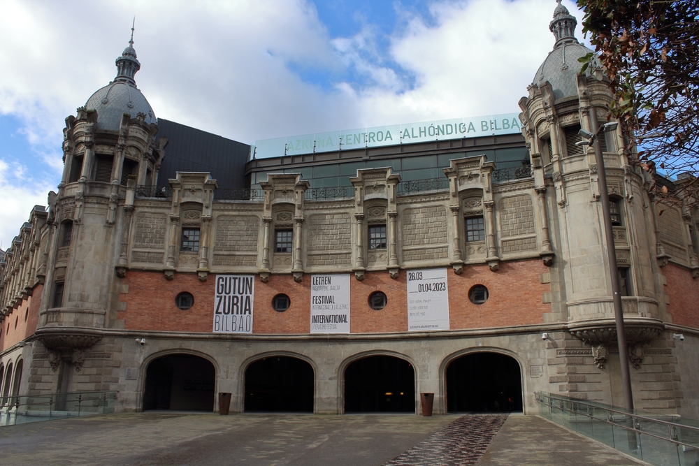 Das Kulturzentrum Azkuna Zentroa in Indautxu in Bilbao