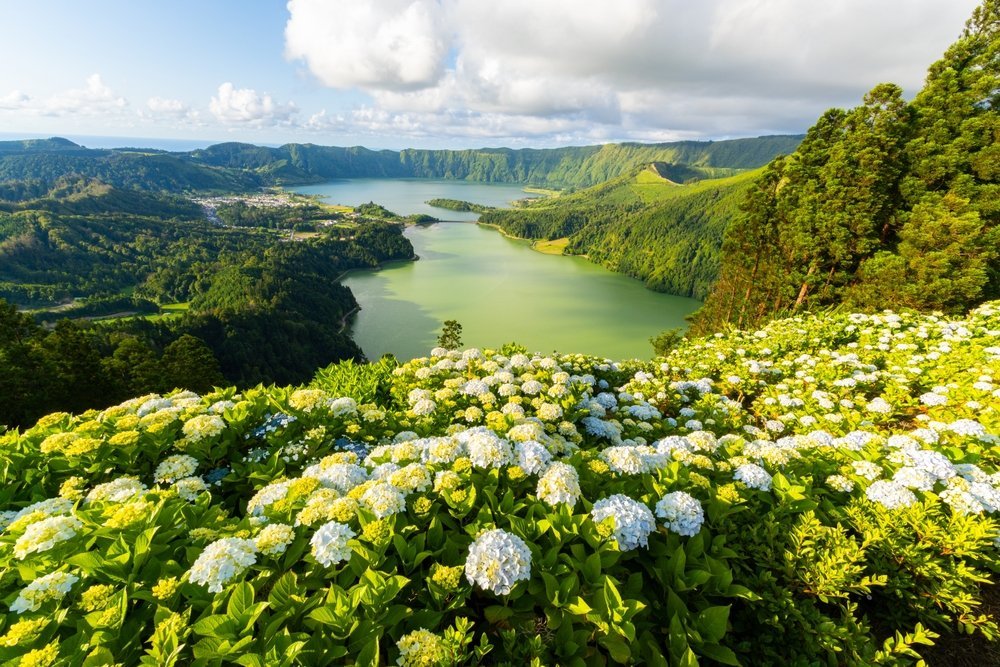 Miradouro da Vista do Rei mit Blick auf Lagoa Azul und Lagoa Verde