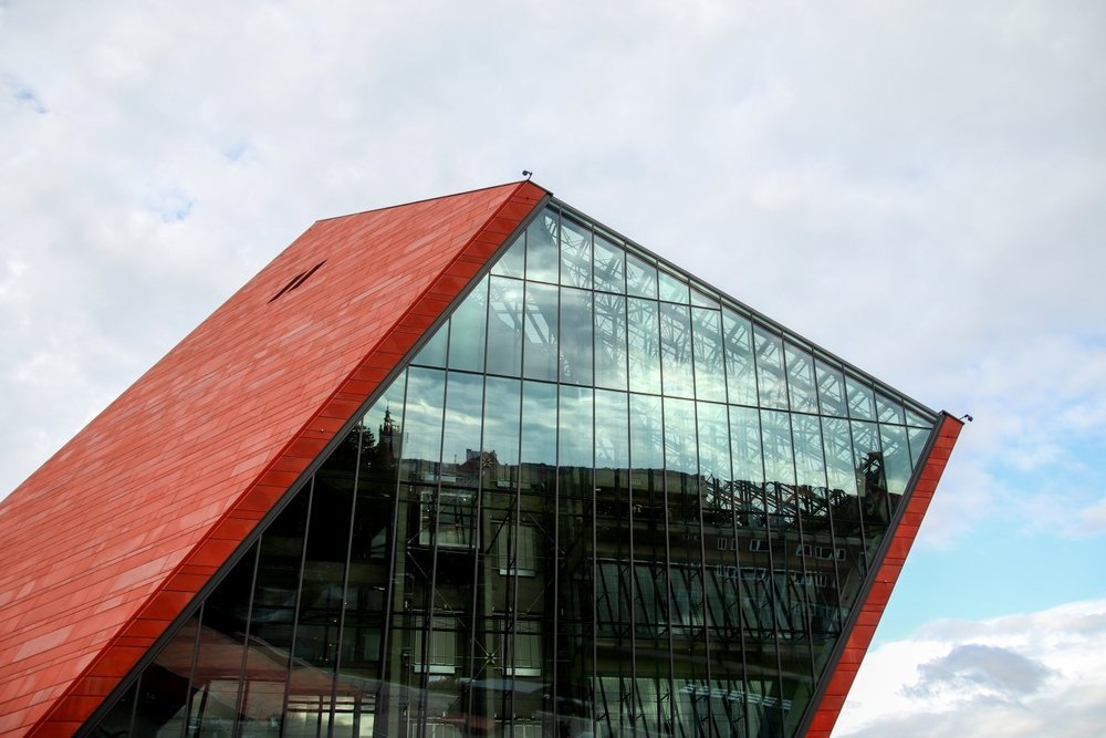 Das moderne Gebäude des Museums des Zweiten Weltkriegs