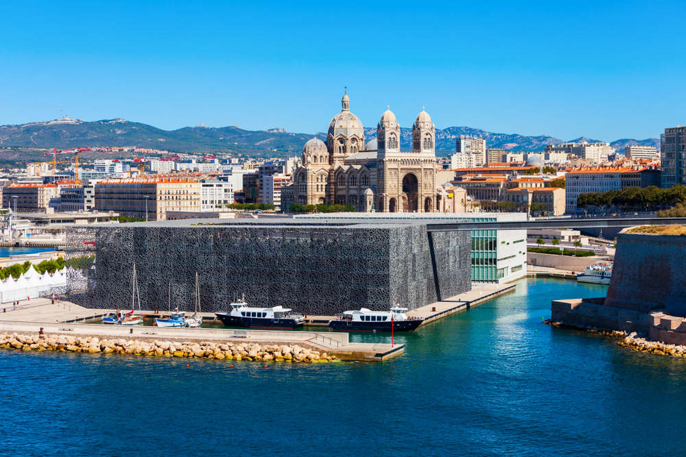 Das MuCEM an der Hafenfront in Joliette in Marseille