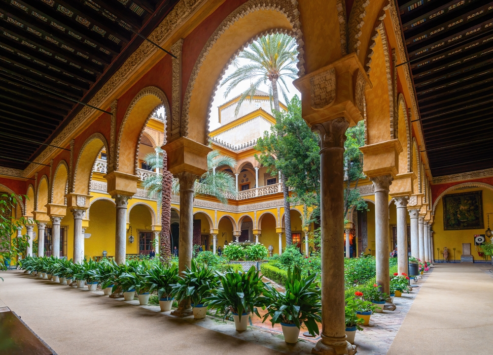 Der Haupthof im Palacio de las Dueñas in Sevilla