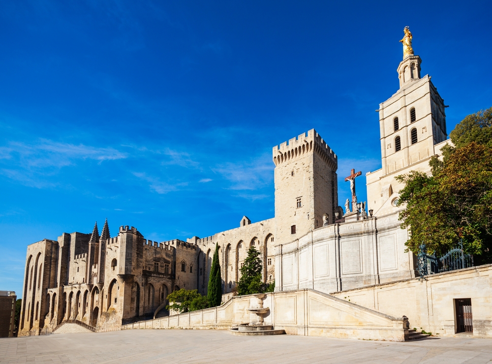 Der Papstpalast Palais des Papes in Avignon