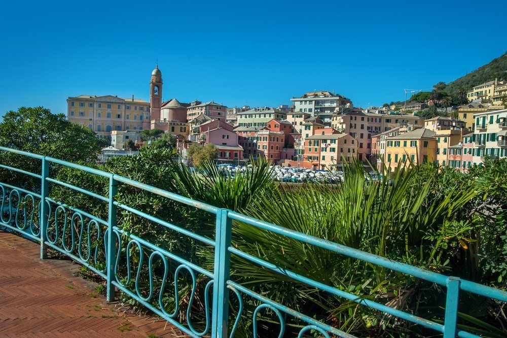 Passeggiata Anita Garibaldi entlang der Küste in Nervi bei Genua