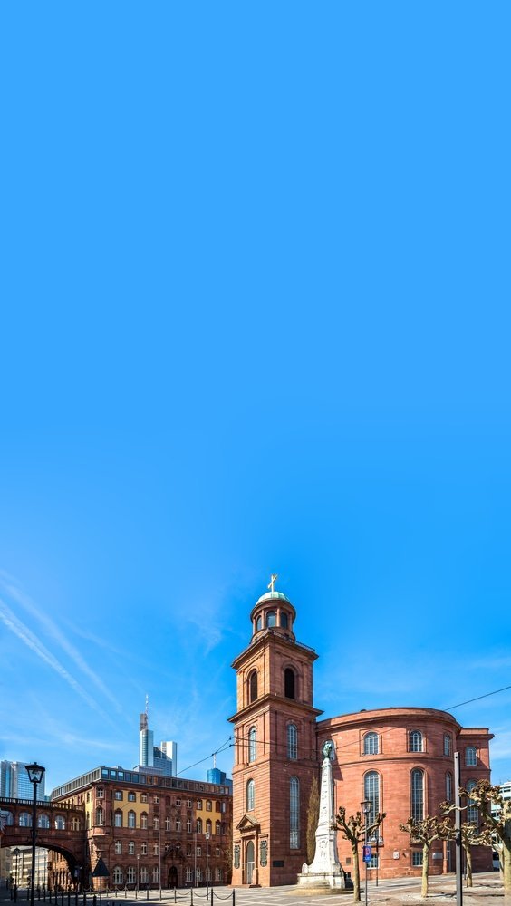 Die Paulskirche aus rotem Sandstein am Paulsplatz in Frankfurt