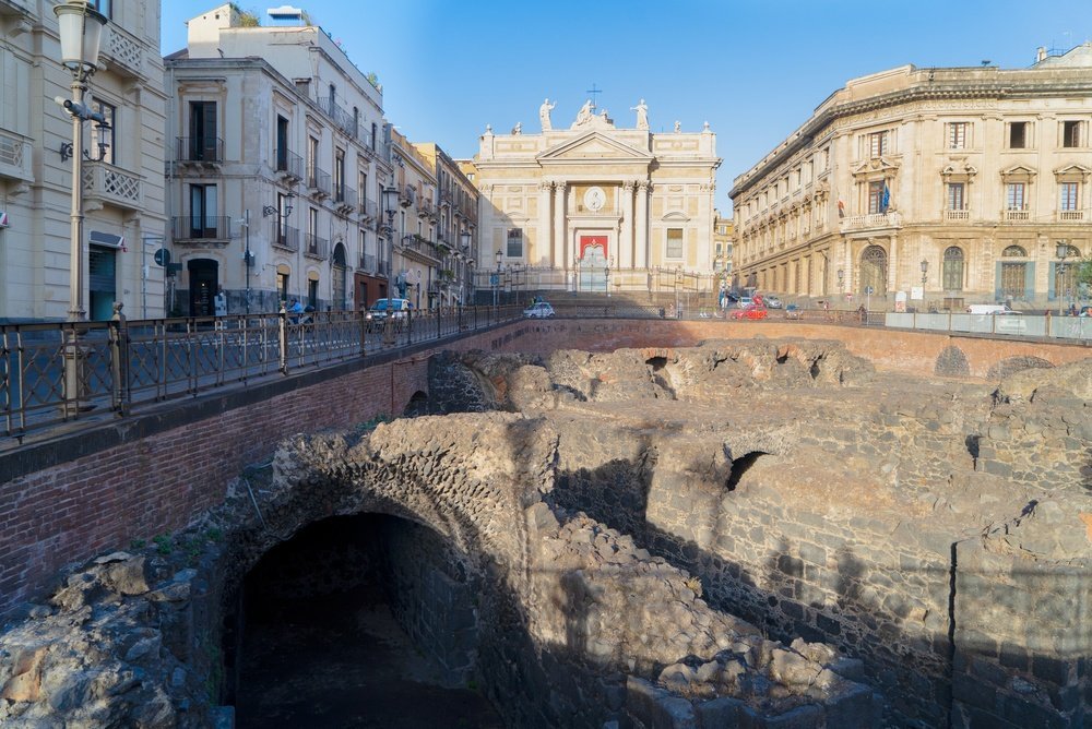 Piazza Stesicoro mit dem römischen Amphitheater in Catania