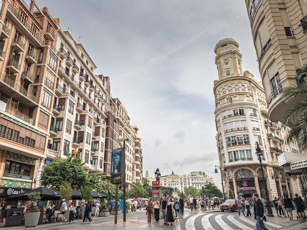 Plaza del Ayuntamiento in Valencia, wenige Gehminuten von der Endhaltestelle des Busses