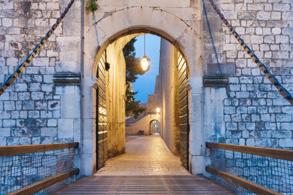 Das Ploče-Tor an der Old Town von Dubrovnik