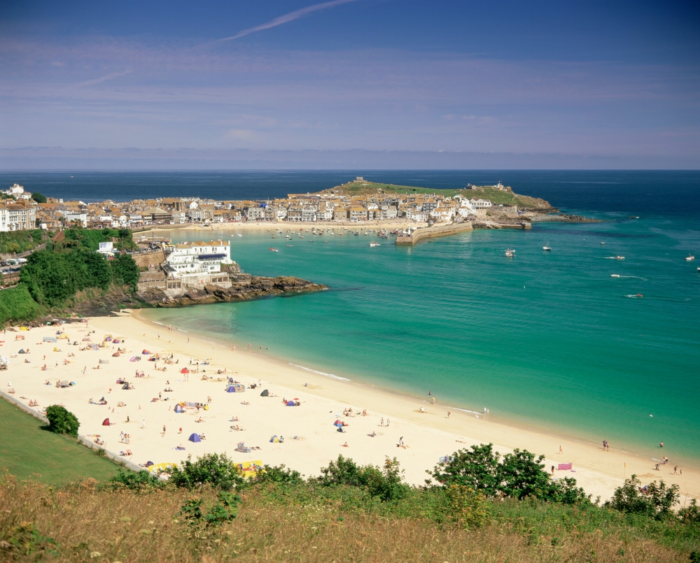 Der Porthminster Beach und der Hafen von St Ives in Cornwall