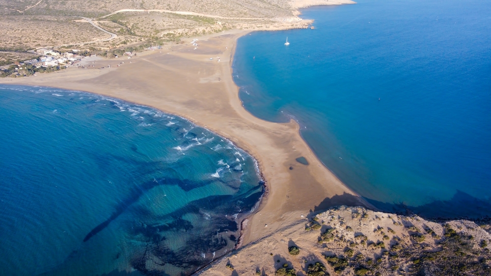 Die Sandbank und die Lagune bei Prasonisi auf Rhodos aus der Luft