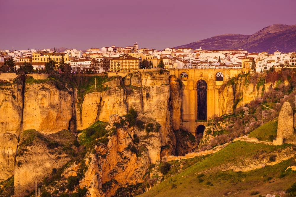 Die Brücke Puente Nuevo über den Fluss Guadalevín in Ronda