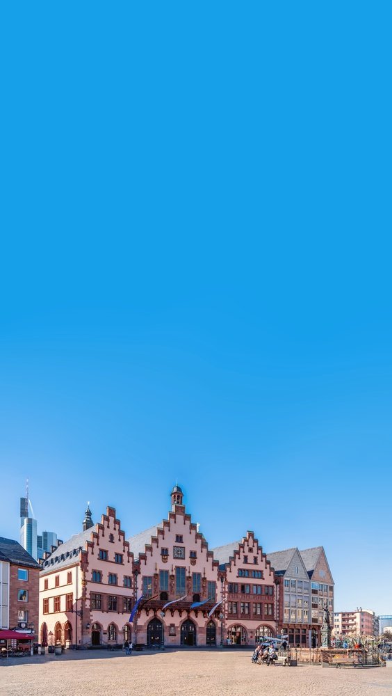 Das Rathaus Römer mit seinen Treppengiebeln auf dem Römerberg in der Frankfurter Old Town