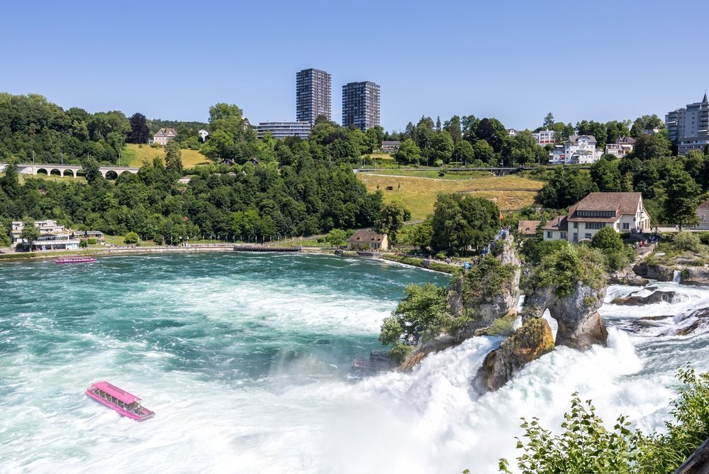 Der Rheinfall bei Schaffhausen, der größte Wasserfall Europas