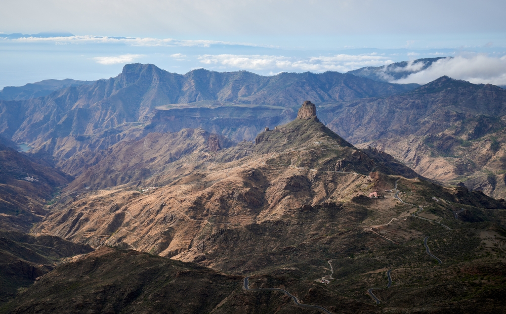 Blick auf den Felsen Roque Bentayga in den Bergen von Gran Canaria