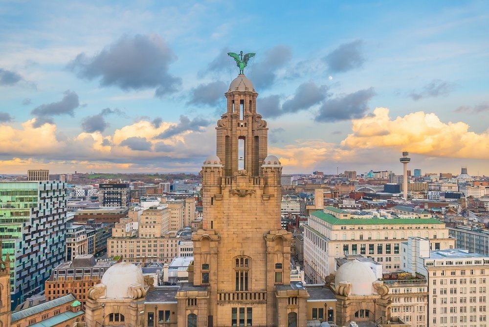 Das Royal Liver Building und die Three Graces am Pier Head in Liverpool