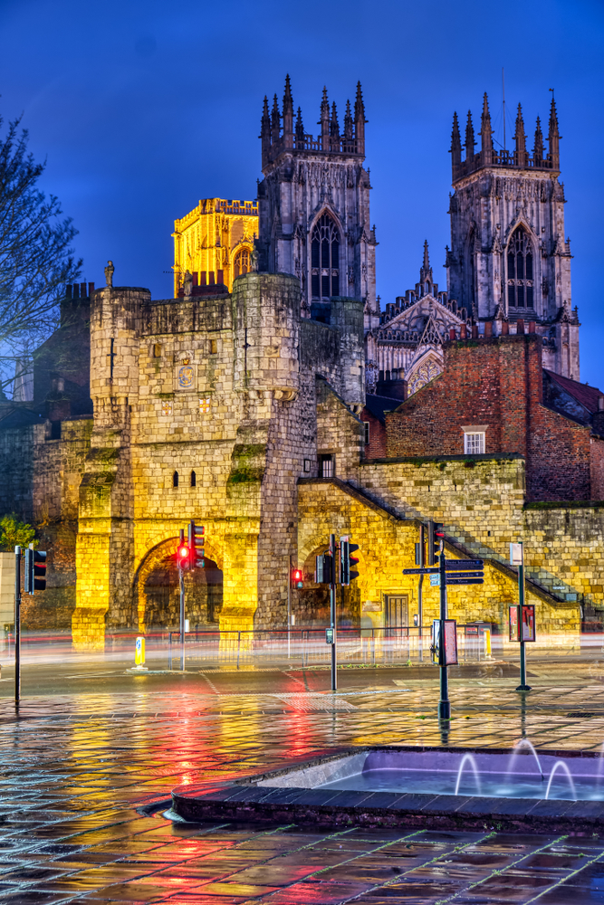 Das Stadttor Bootham Bar mit dem York Minster dahinter