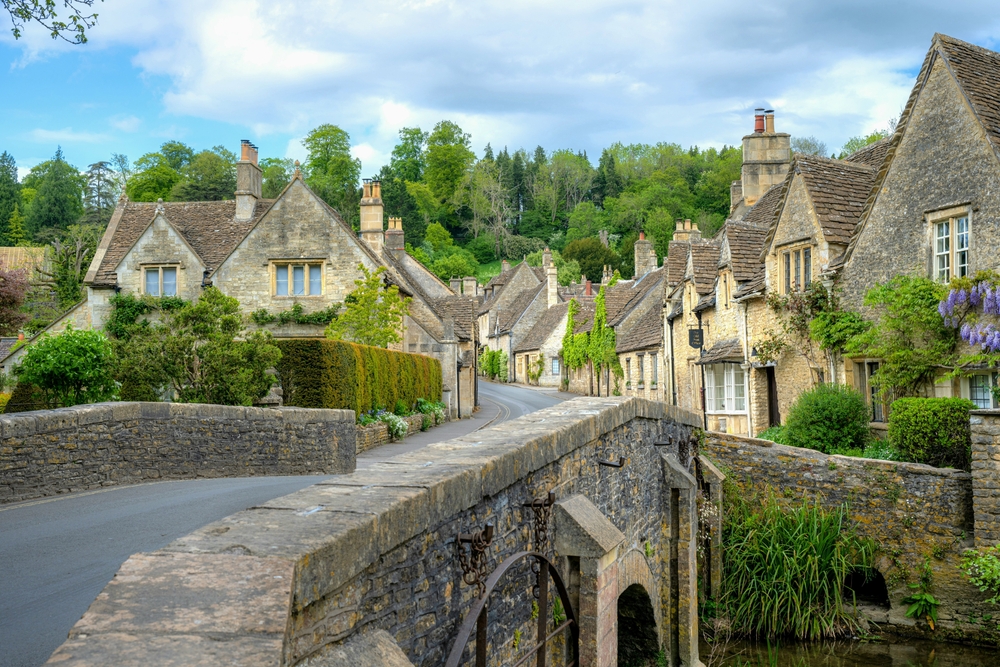 Steinhäuser und die Brücke in Castle Combe